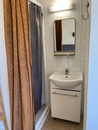Bathroom 2, LE CHENE ET L'EAU, Var
