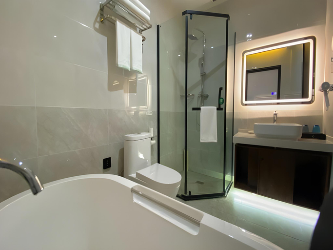 Bathroom 3, GreenTree Inn Express Datong High-Speed Railway Station Wanda Plaza Fangte, Datong