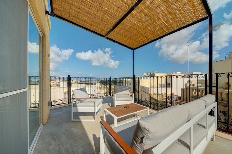 Balcony/terrace 2, Medieval Maltese Gem 800-Year-Old House near Mdina, Rabat