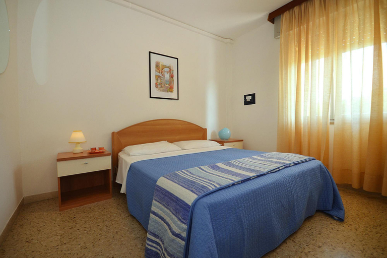 Bedroom 2, Apartments Smeralda, Bibione Spiaggia, Venezia