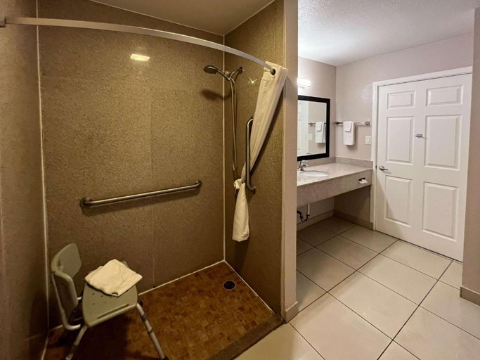Bathroom 2, Super 8 by Wyndham Mesa Downtown Near Convention Center, Maricopa