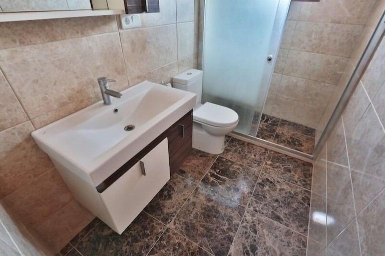Bathroom 5, Emre Hotel 10 Oda, Datça