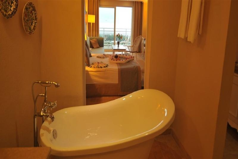 Bathroom 5, ANDRIAKE BEACH CLUB HOTEL, Kale