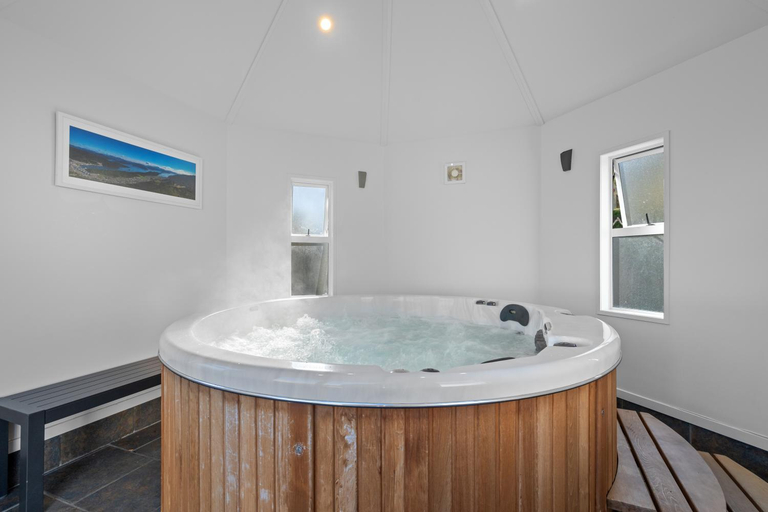 Bathroom 4, Tasman Holiday Parks Picton, Marlborough