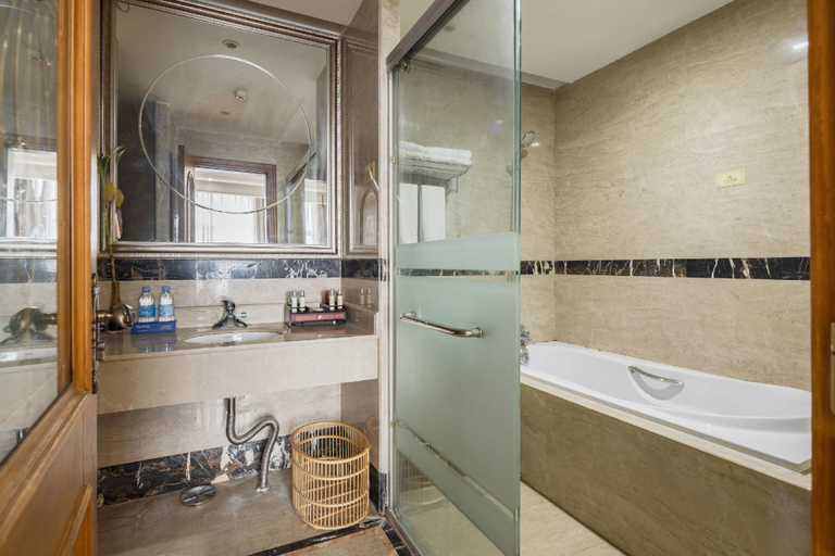 Bathroom 3, Tiansheng Hotel, Nanchong