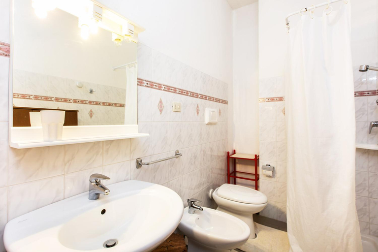 Bathroom 3, Mare e Montagna, Cagliari