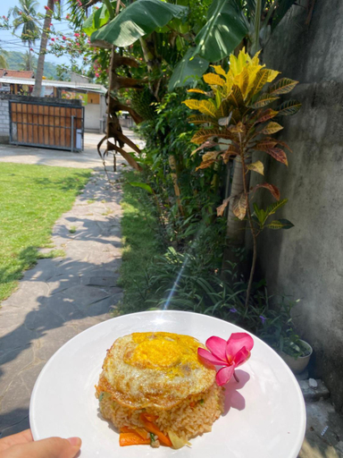 Food & Drinks 5, Zamzam Anjani Deluxe Double Room Whit Garden View, Lombok