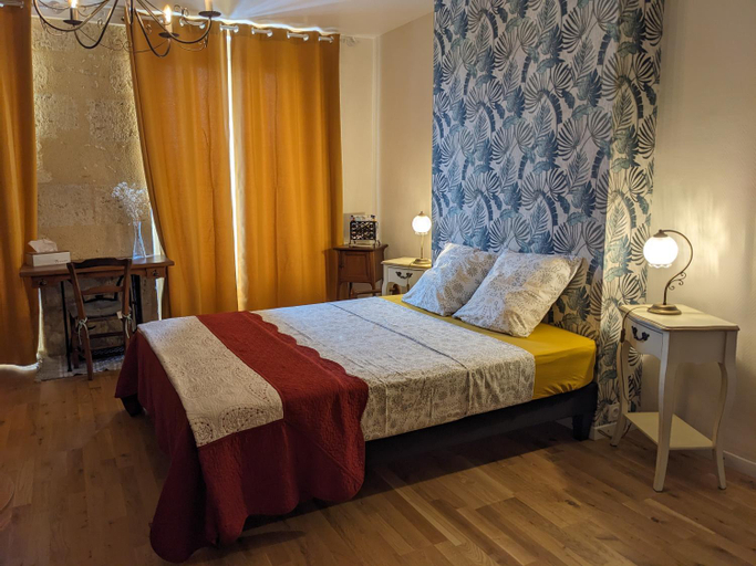 Bedroom 4, Au dessus des arcades, Gers