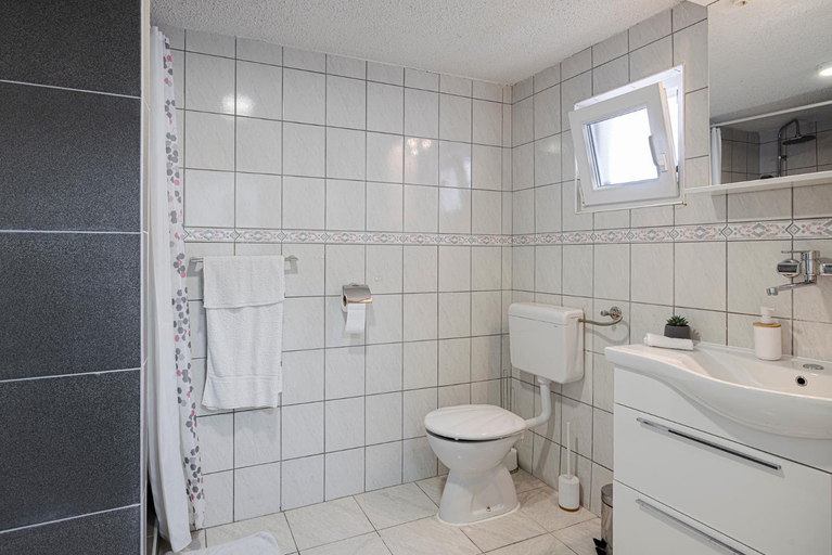 Bathroom 3, Sydney Apartment, Bilice