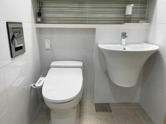 Bathroom 3, THE SHARE 명동 고층view & Free GYM #지하철역 3분 #명동 10분, Jung