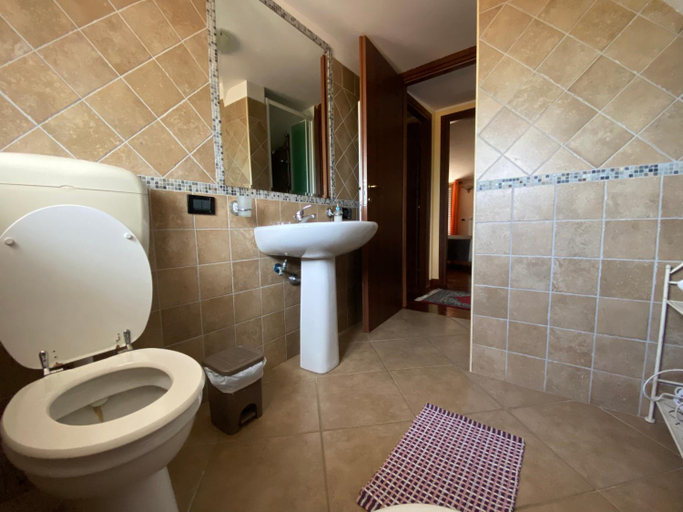 Bathroom 3, Sunnyhill Home, Rome