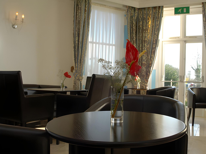 Public Area 2, Gatwick Cambridge Hotel, Surrey