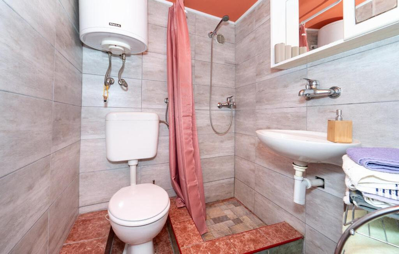 Bathroom, Jimis Apartmani, Obrovac