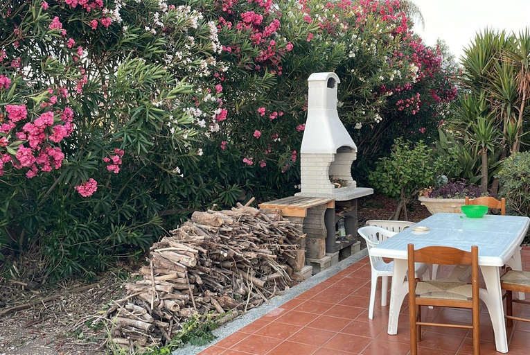 Others 5, Villa dell'Oleandro, Ragusa