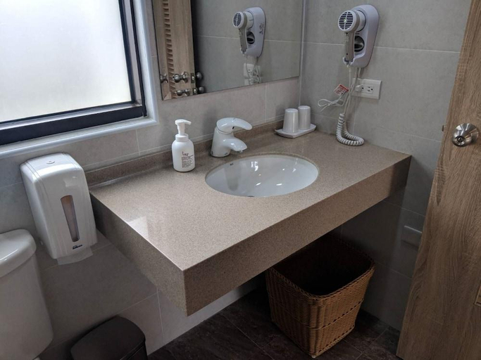 Bathroom 5, Penghu Bay Resort, Penghu