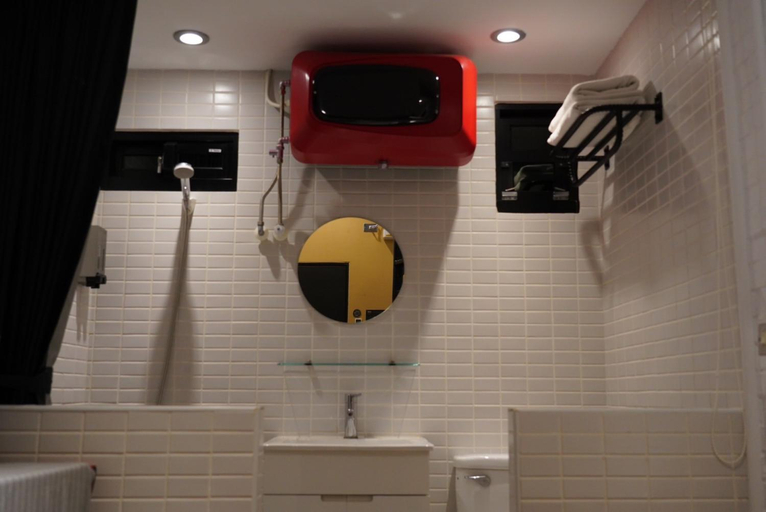 Bathroom 4, Zhengxing Yenping Homestay, Tainan