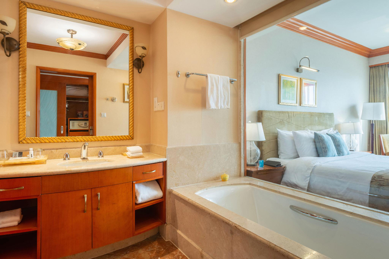 Bathroom 2, New Century Kaifeng Grand Hotel, Kaifeng