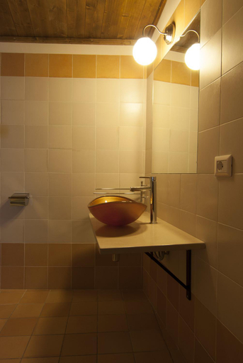 Bathroom 5, Palazzo Moccia, Bari