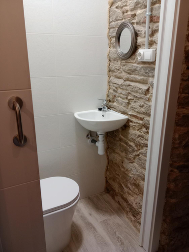 Bathroom 4, Albergue San Lazaro, Lugo