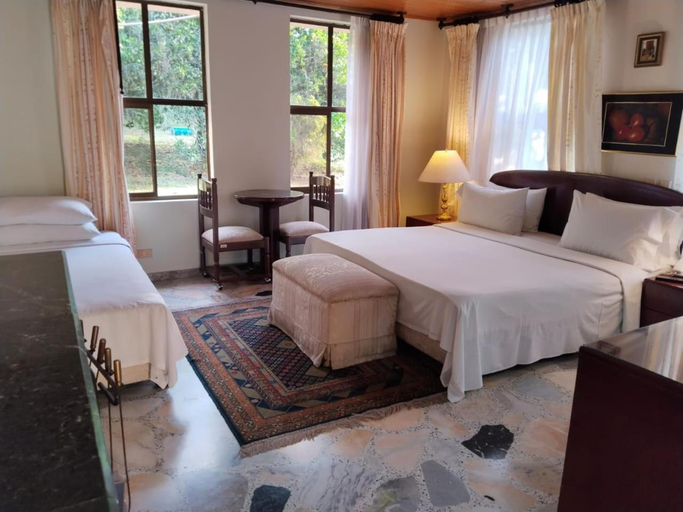 Bedroom 2, Hotel California Pacho, Pacho