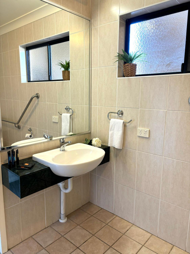 Bathroom 3, Turners Vineyard Motel, Orange