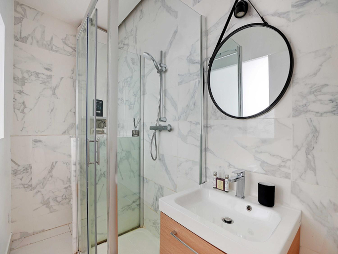 Bathroom, Apartment in Bastille with 1 room, Paris