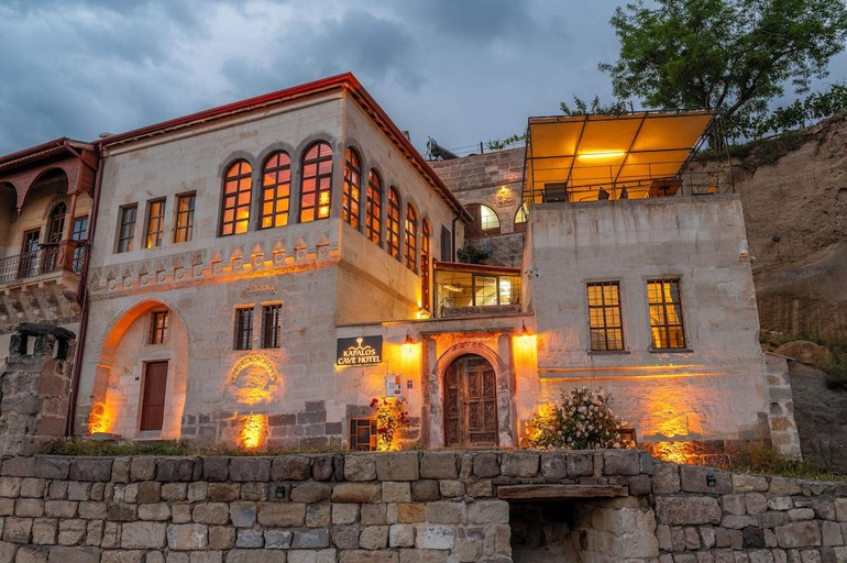 Exterior & Views