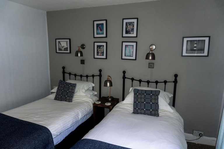 Bedroom 2, The Crown Aldbourne, Wiltshire