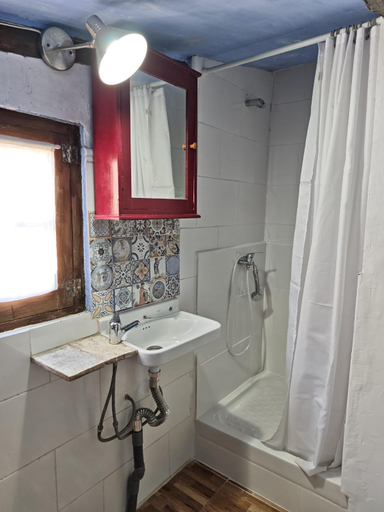 Bathroom 2, Estudio en masia Can Mon, Girona