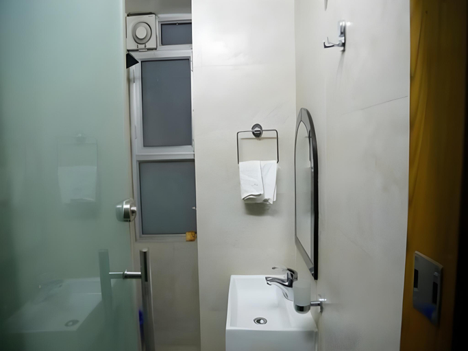 Bathroom 2, Hotel Star Palace Karol Bagh, Delhi