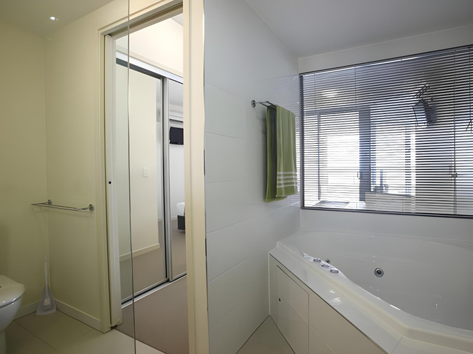 Bathroom 5, Monaco Apartments Resort, Caloundra - Caloundra S.