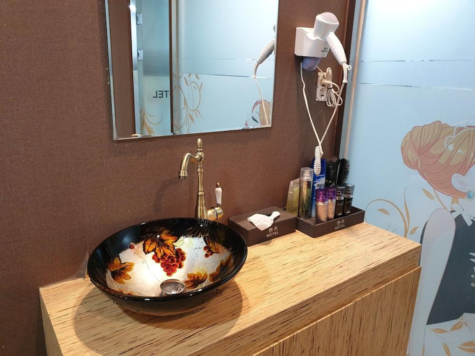 Bathroom 5, Jinju Queens, Jinju
