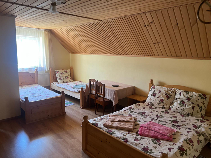4, Gemutlich haus, Rakhivs'kyi