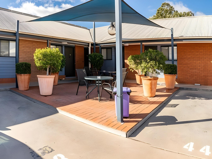 Others 3, Albert Motel, Moree Plains