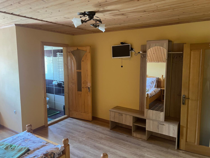 5, Gemutlich haus, Rakhivs'kyi