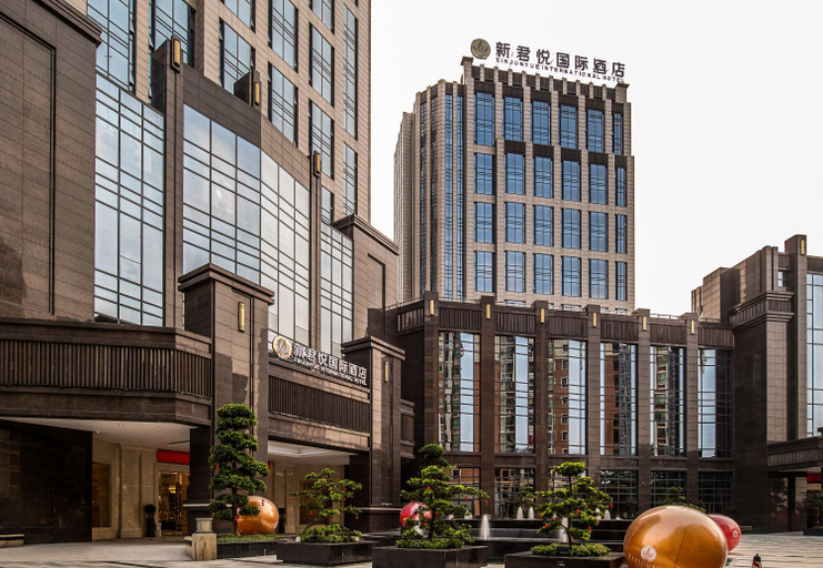 Exterior & Views