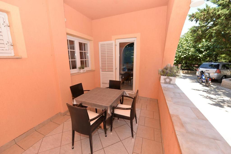 Others 5, Apartments REM-PIFRA, Novalja