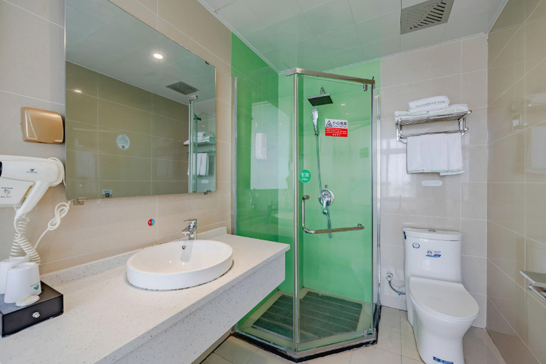 Bathroom 3, GreenTree Inn Anqing Huaining County Development Zone Duxiu Road, Anqing