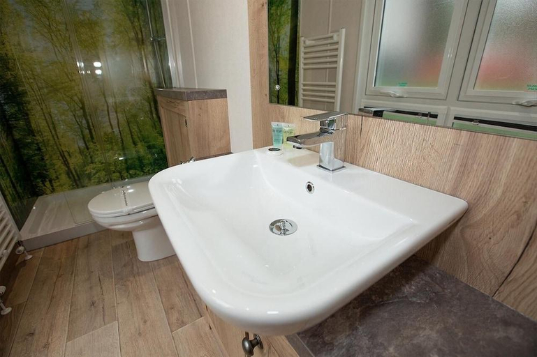 Bathroom 3, Appletree Holiday Park by Away Resorts, Lincolnshire