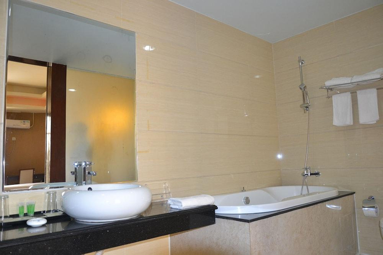 Bathroom 4, Kololo Courts Hotel And Restaurant, Kampala
