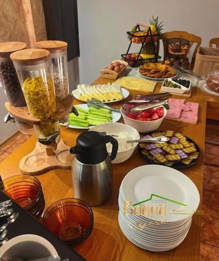 Food & Drinks
