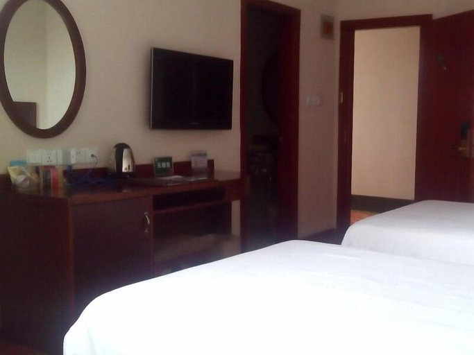 Bedroom 3, GreenTree Inn Jiaxing Zhapu jiulong Mountain Express Hotel, Jiaxing