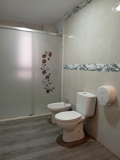 Bathroom 4, Hospedaje Don Pelayo, Asturias