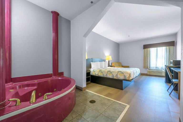 Bathroom 4, Dawson Village Inn, Dawson