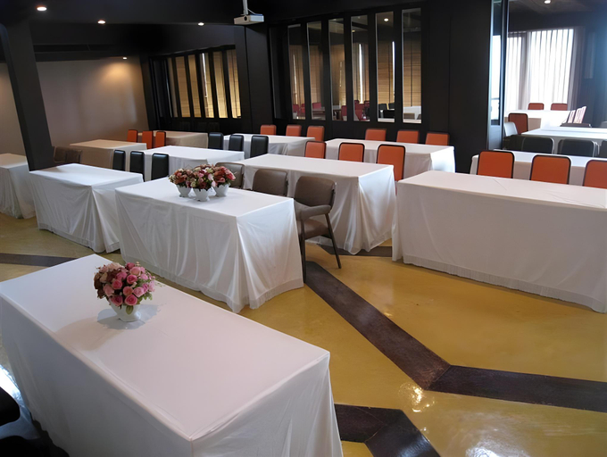 Food & Drinks, Balcony Hill Resort, Mae Suai