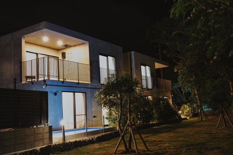 Exterior & Views 1, RYUKYU BREEZE 1棟貸し 天然ビーチまで徒歩30秒 プライベートプール付きVilla 北部, Nago