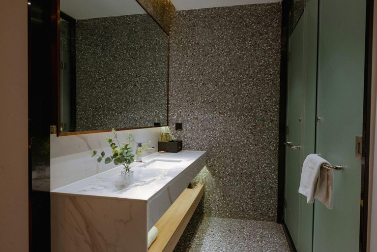 Bathroom 5, Zi Jing Hua Hotel, Nanning
