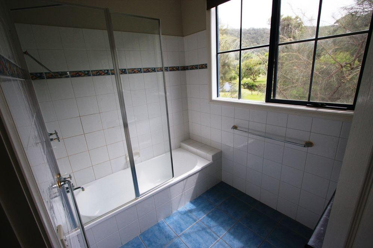 Bathroom 2, BIG4 Wye River Holiday Park, Colac-Otway - South