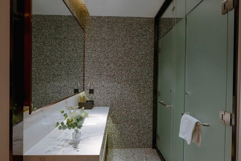 Bathroom 2, Zi Jing Hua Hotel, Nanning