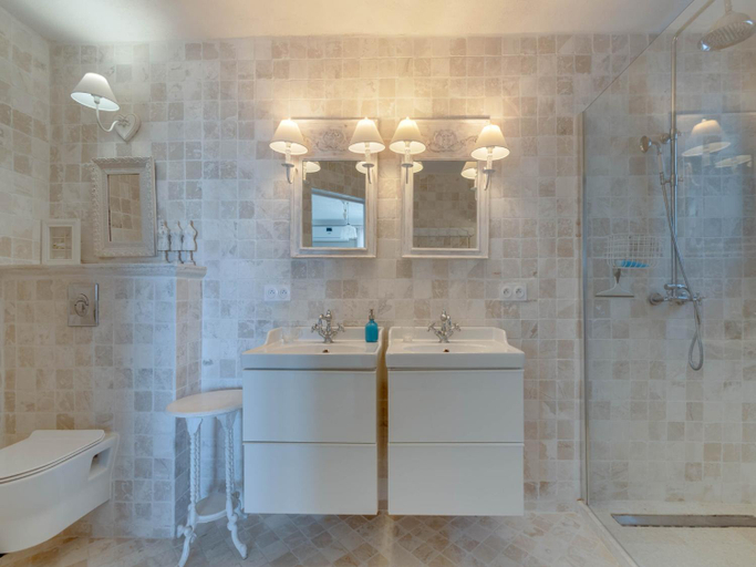 Bathroom 2, Luxury Villa with Jacuzzi in Les Issambres, Var